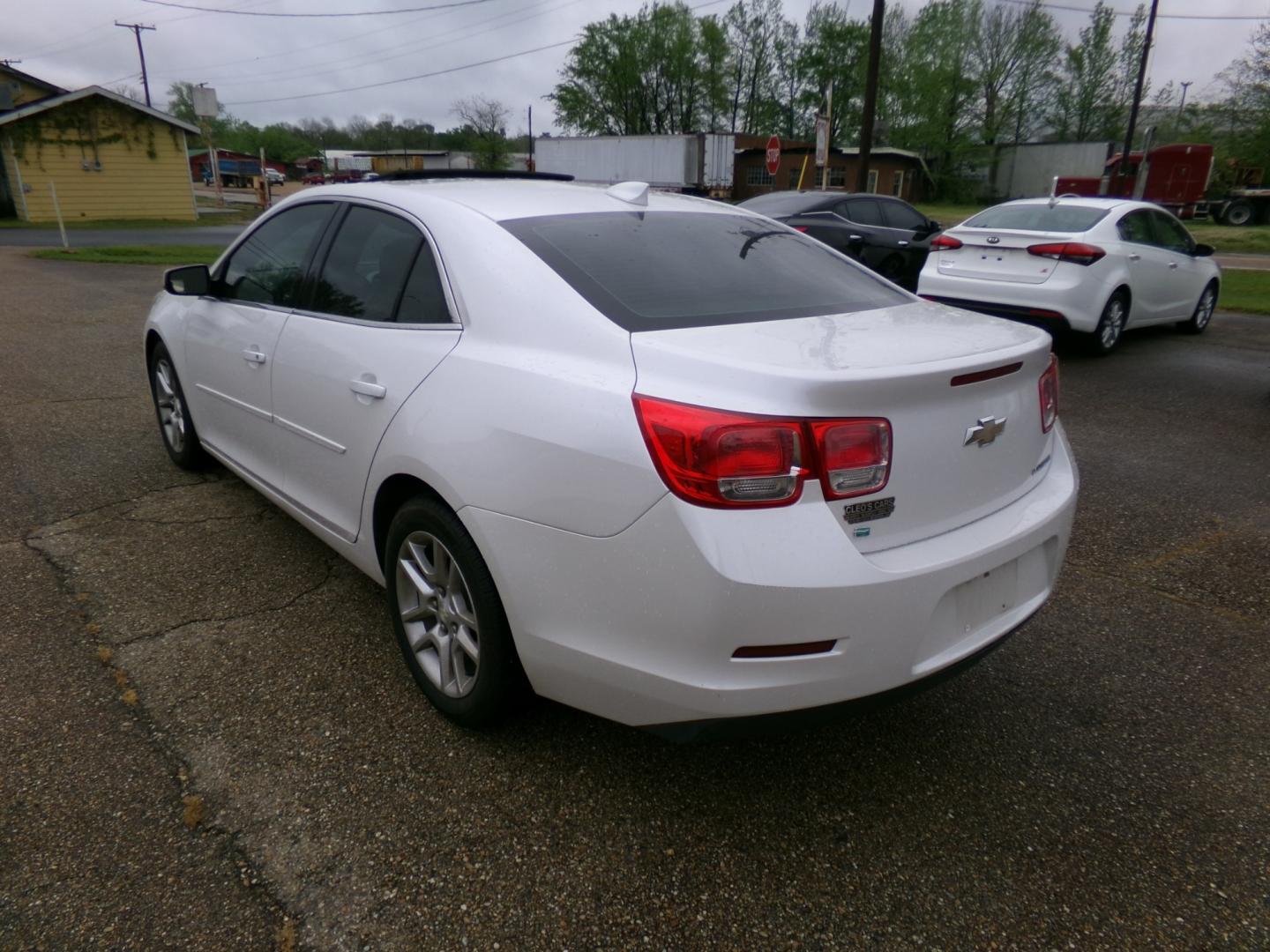 2015 White /Tan Chevrolet Malibu 1LT (1G11C5SL1FF) with an 2.5L L4 DOHC 16V engine, 6-Speed Automatic transmission, located at 401 First NE, Bearden, AR, 71720, (870) 687-3414, 33.726528, -92.611519 - Photo#2